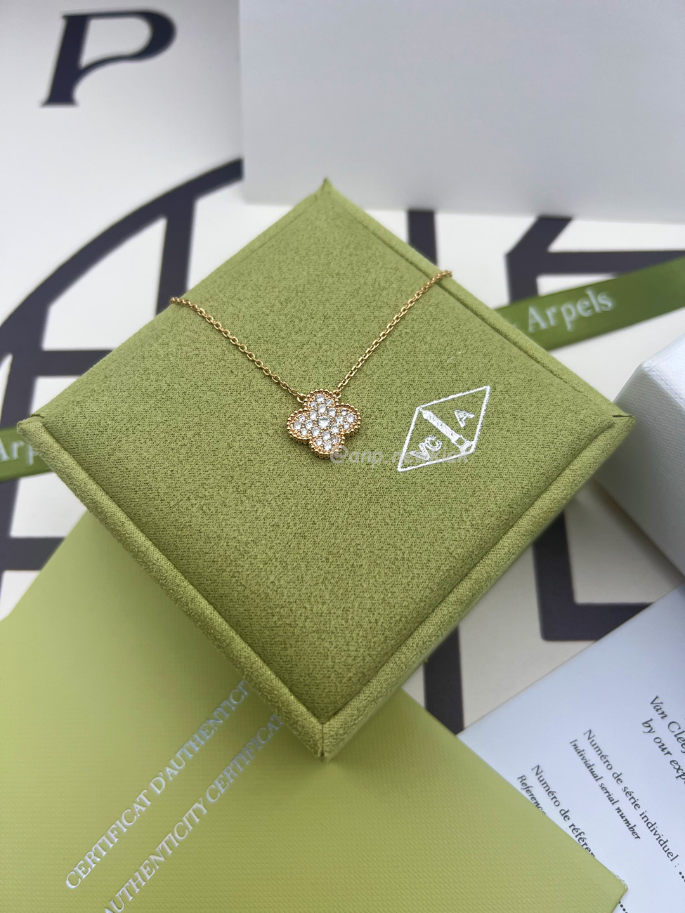 Van Cleef Arpels Full Diamond Clover Necklace (3) - www.newkick.vip